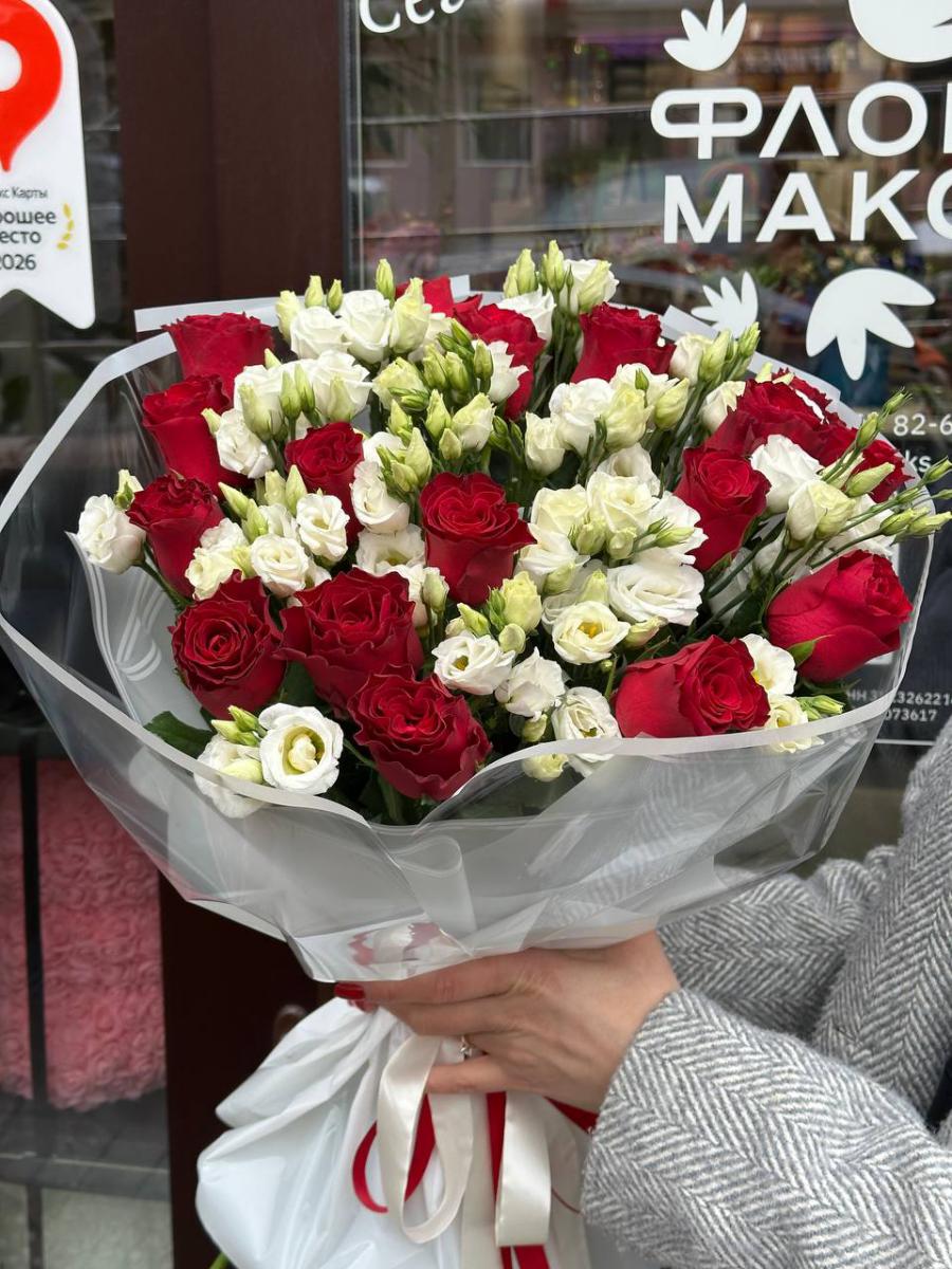 Букет из роз и Эустомы